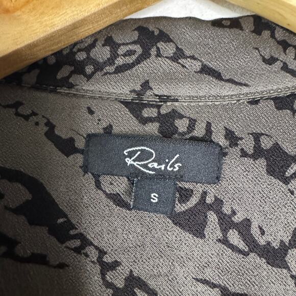 Rails Rebel Blouse Womens Small‎ Silver Black Animal Print Satin Button Party - Picture 4 of 9